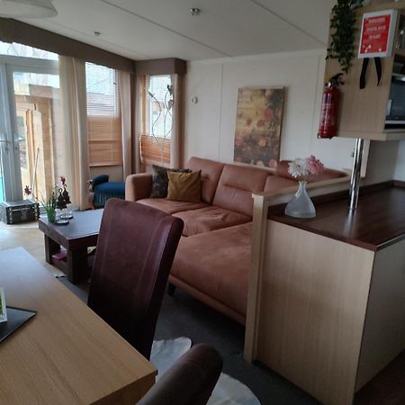 Chalet Met Veranda Aan Bosrand Vledder Esterno foto