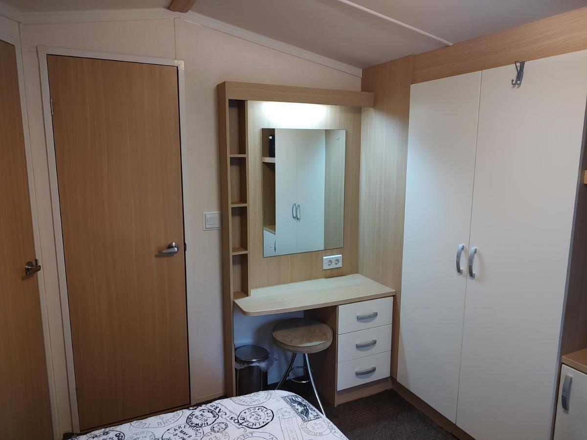 Chalet Met Veranda Aan Bosrand Vledder Esterno foto