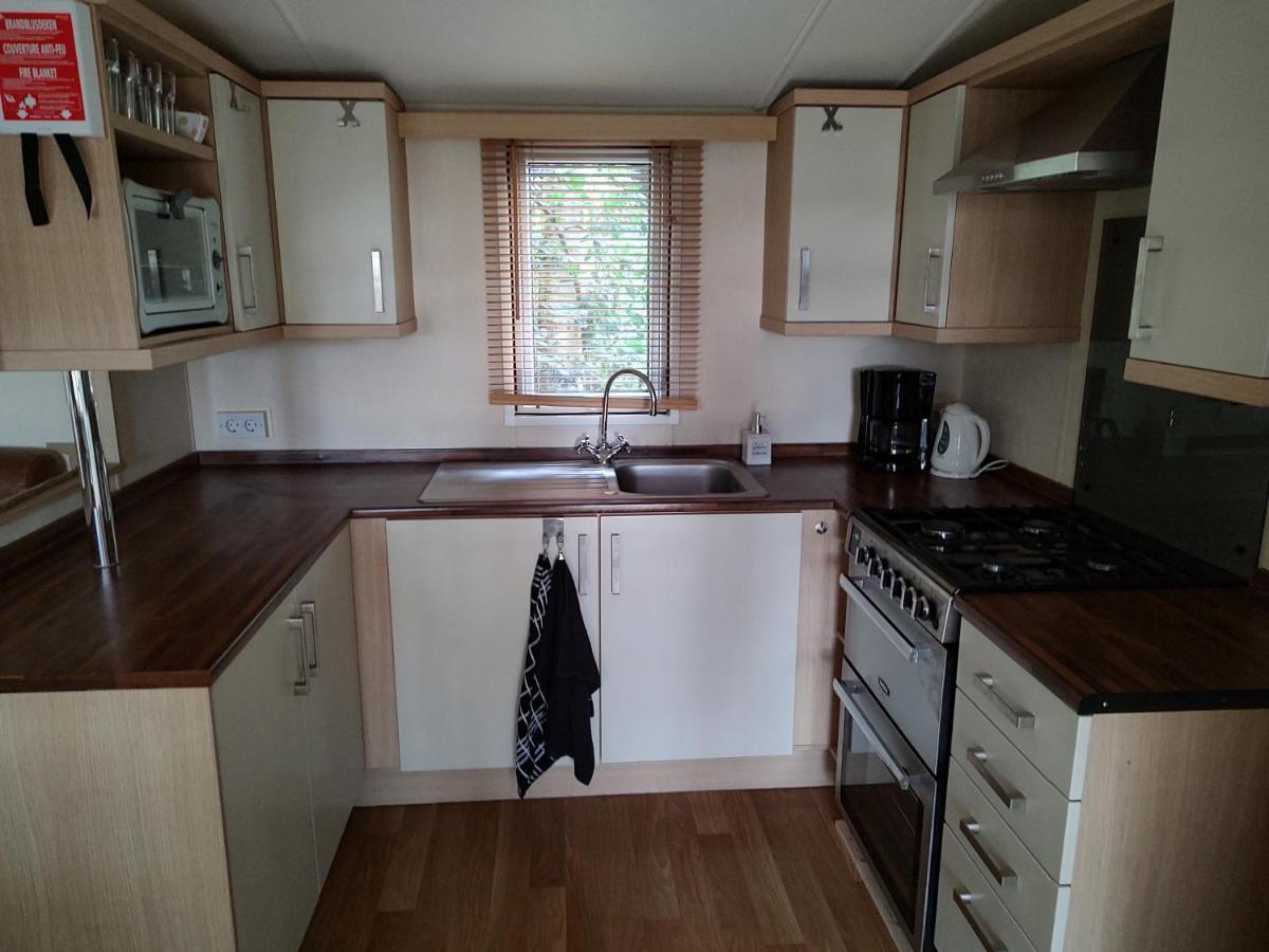 Chalet Met Veranda Aan Bosrand Vledder Esterno foto