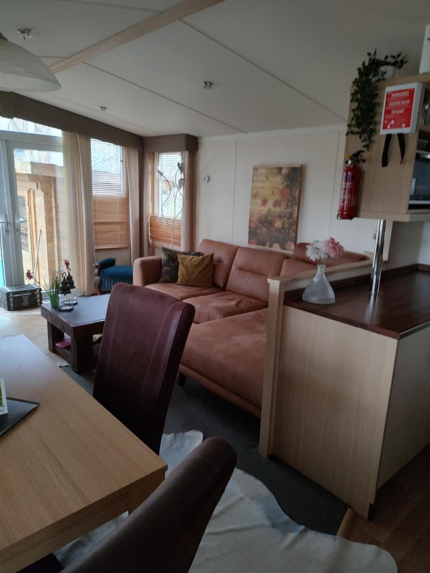 Chalet Met Veranda Aan Bosrand Vledder Esterno foto