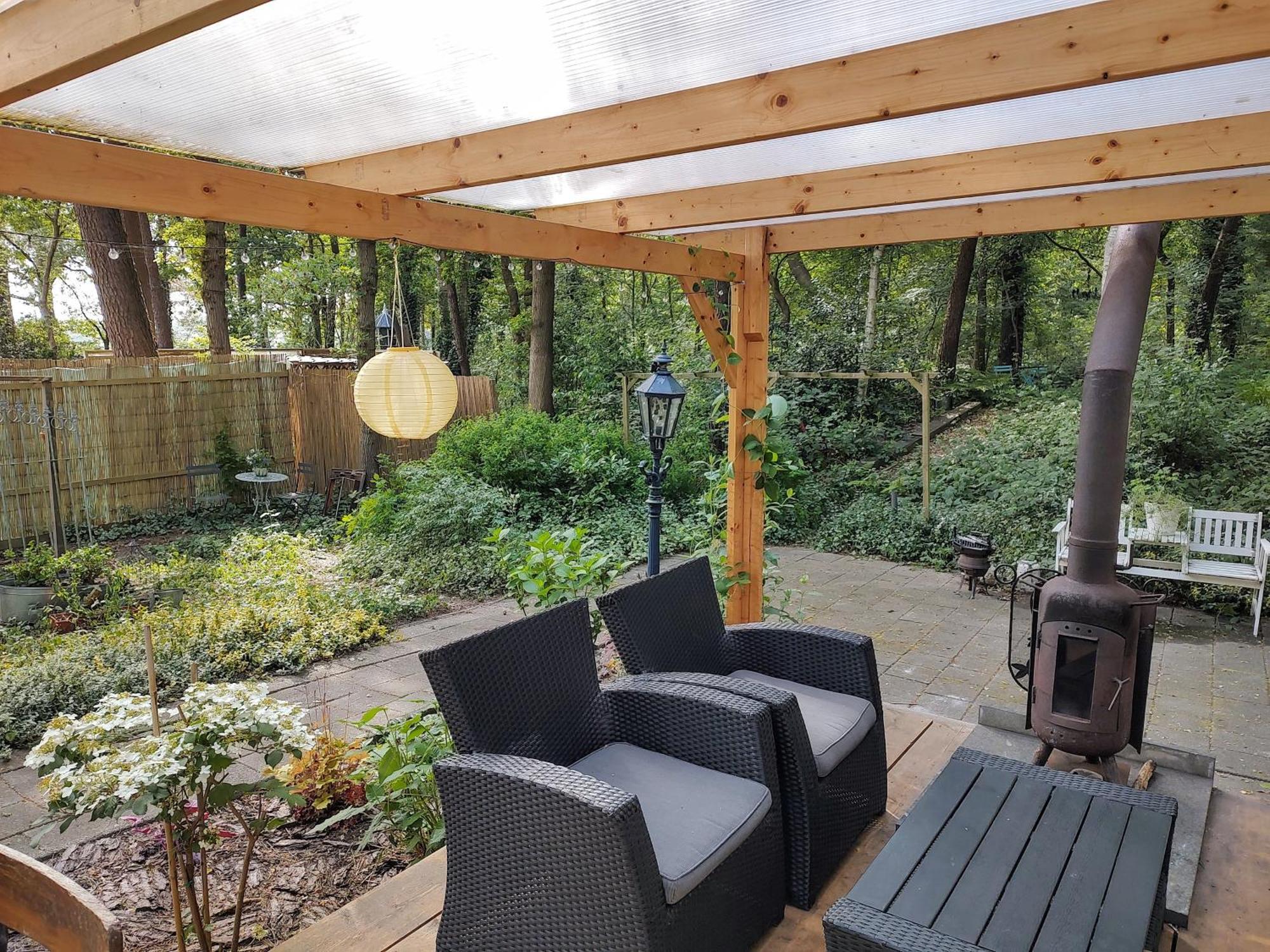 Chalet Met Veranda Aan Bosrand Vledder Esterno foto